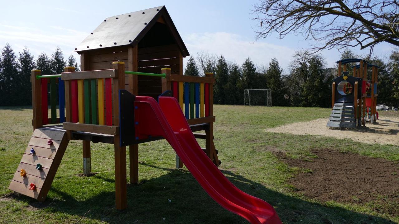 Hotel Familia Camping Balaton Balatonoszod Exterior foto